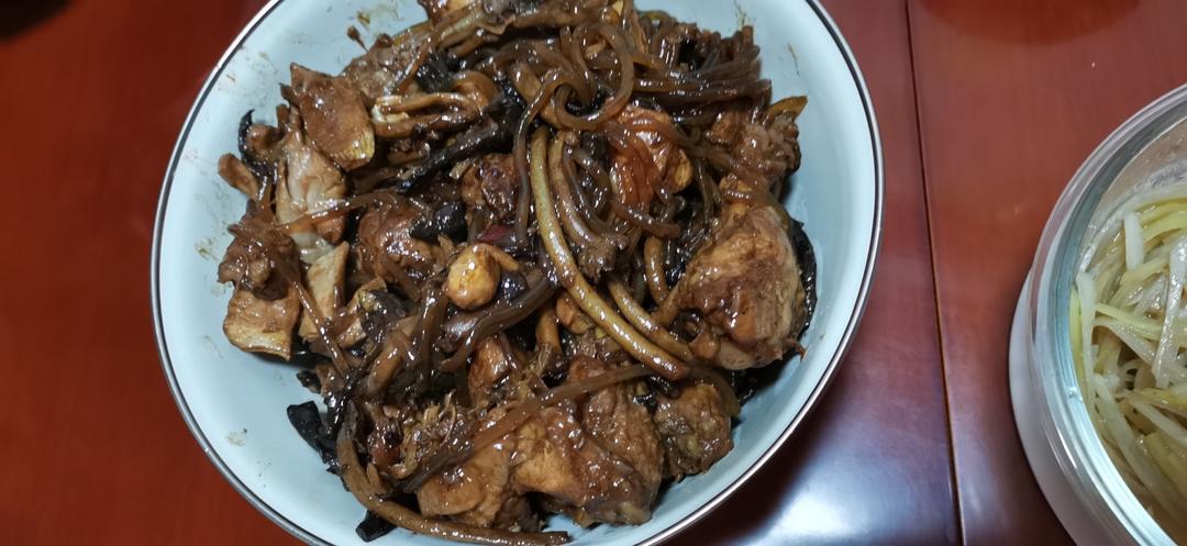 小鸡炖蘑菇