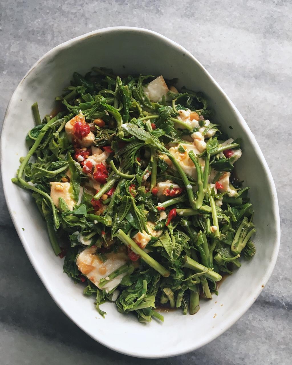 霸霸的笨厨娘做的香椿拌豆腐