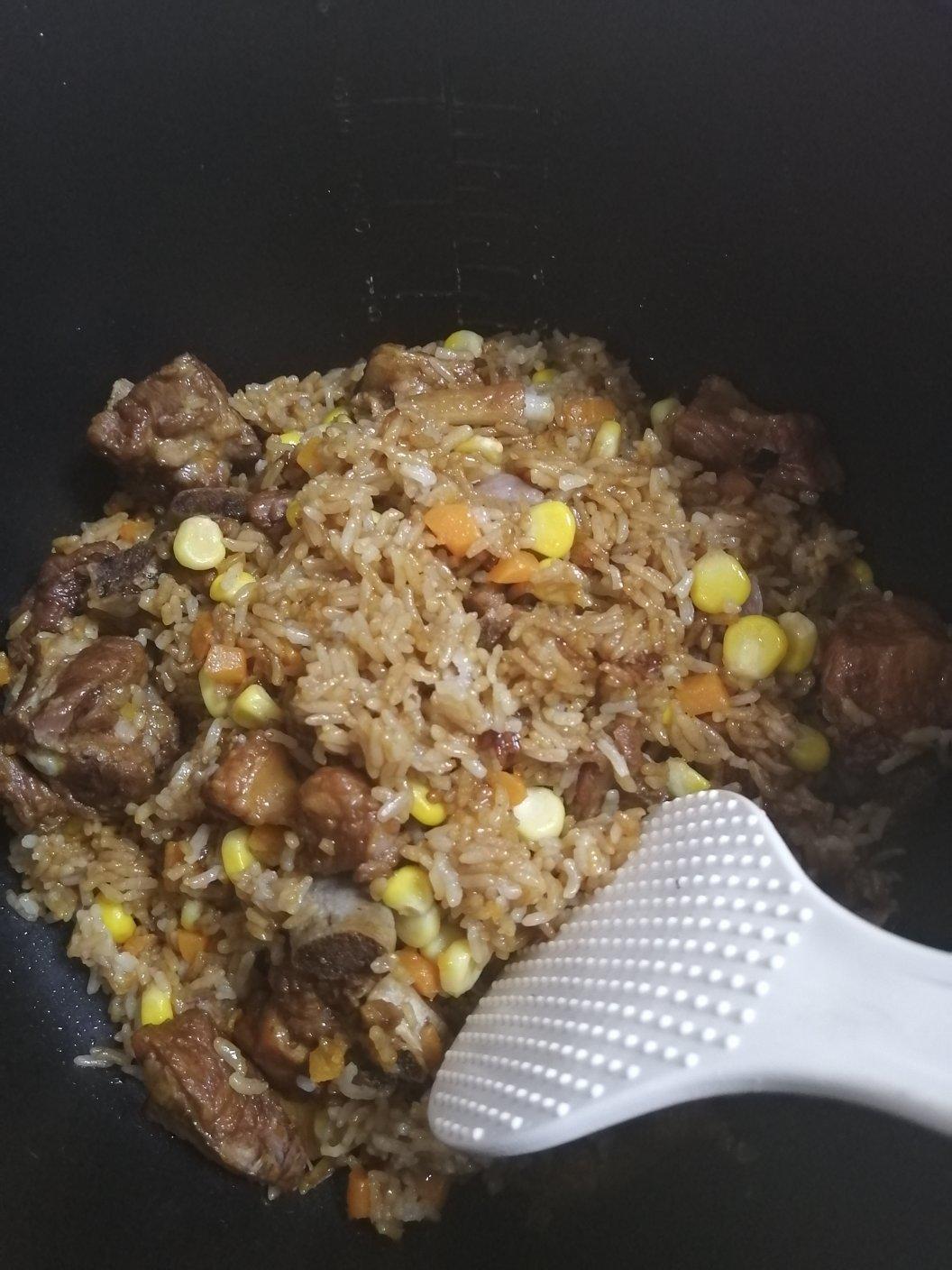 【排骨焖饭】