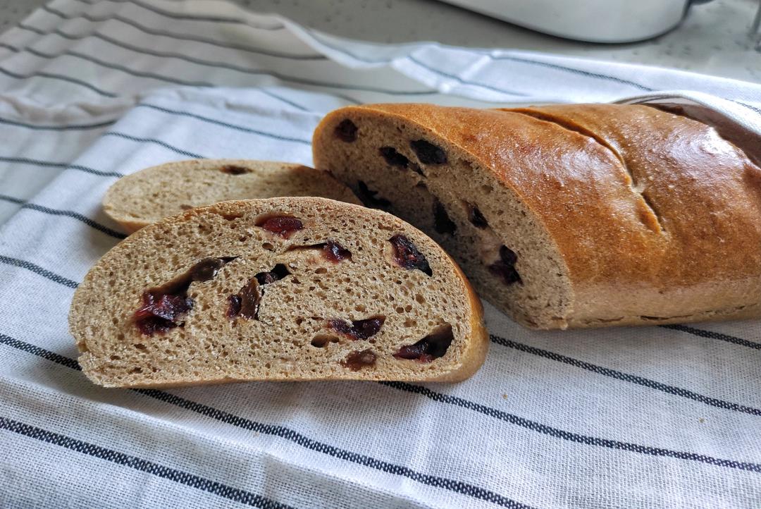 非一般的黑啤酵种俄罗斯果仁大列巴Nut Bread(一次发酵）