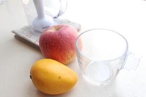 宿舍料理棒——苹果芒果Smoothie的做法 步骤1