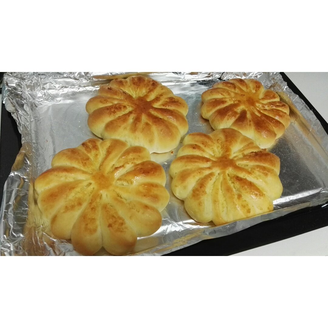椰蓉花形面包