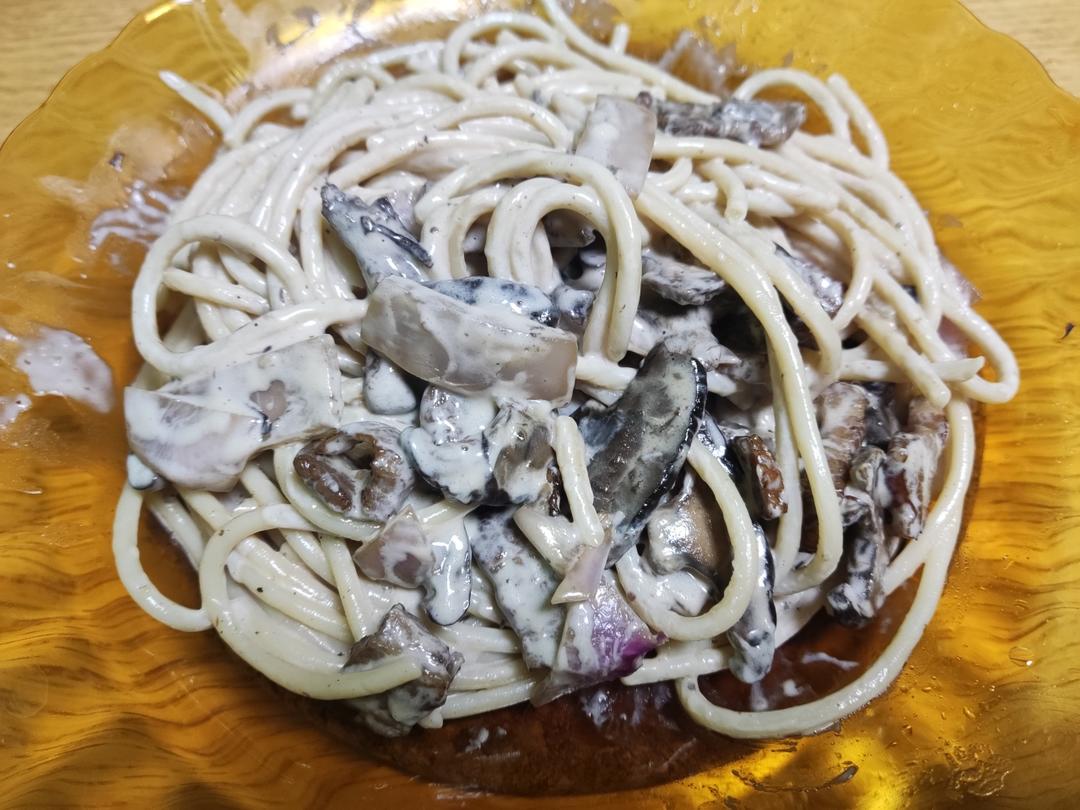 奶油蘑菇培根意大利面