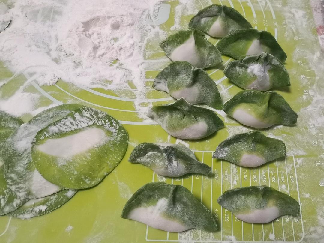 白菜饺子（寓意百财）