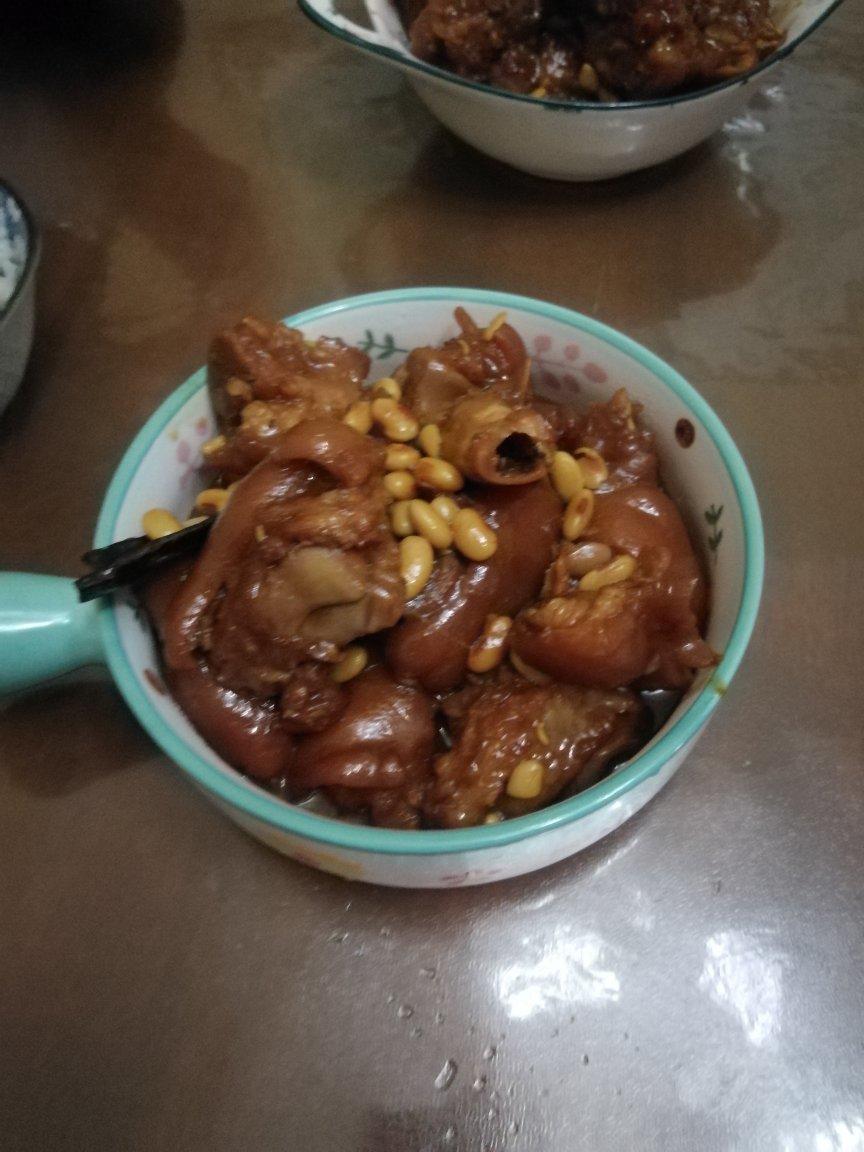黄豆焖猪蹄