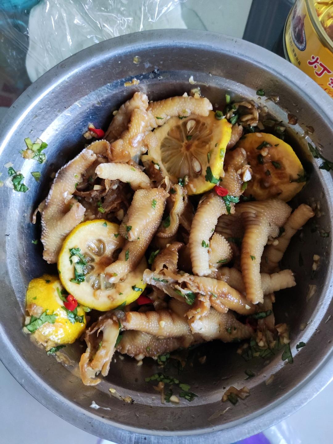 【酸辣无骨凤爪】