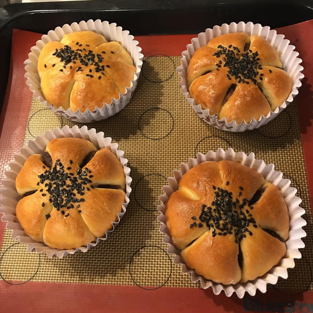 花朵豆沙面包