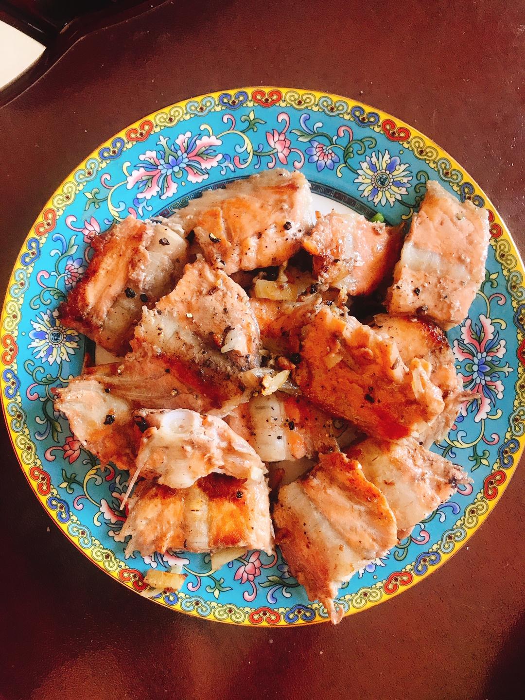 蒜香黄油煎三文鱼