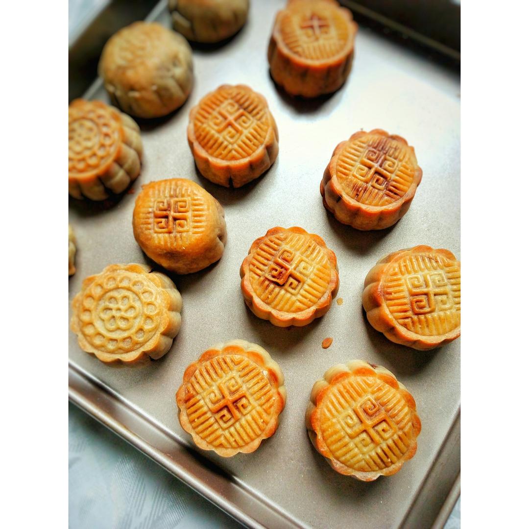 广式月饼—蛋黄莲蓉月饼