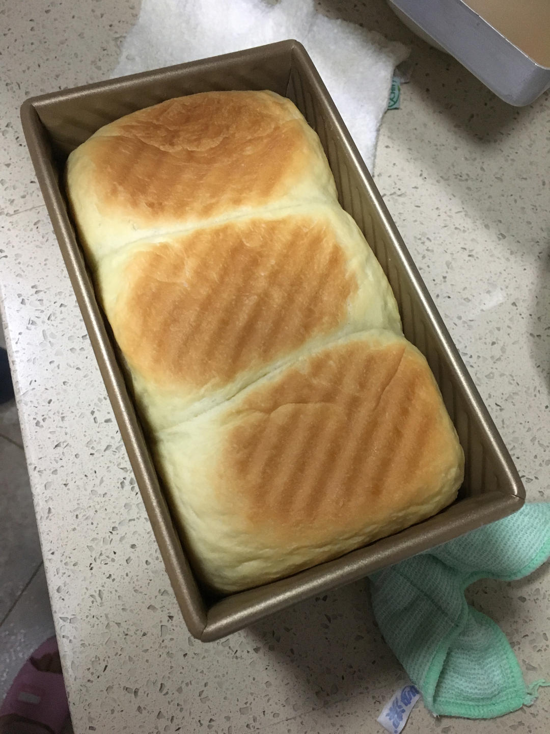 两条超级软的甜甜吐司