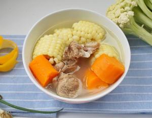 玉米萝卜猪骨汤的做法 步骤3