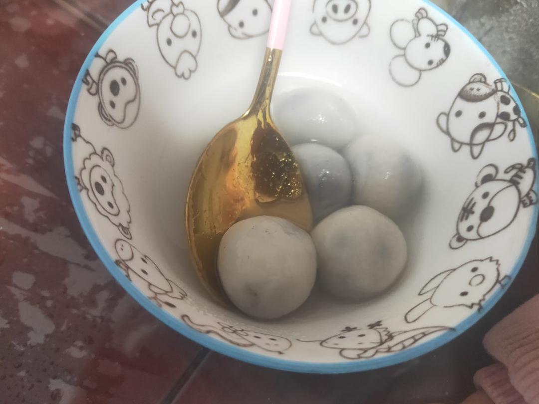 花生黑芝麻汤圆