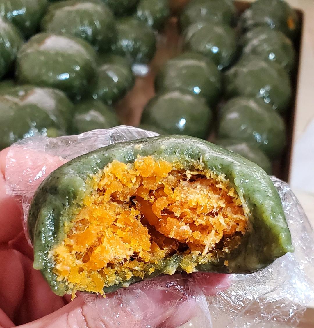 网红青团～～咸蛋黄肉松青团