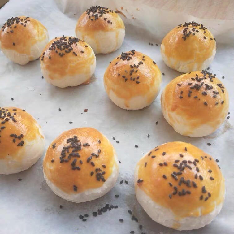 酥到掉渣的美味蛋黄酥