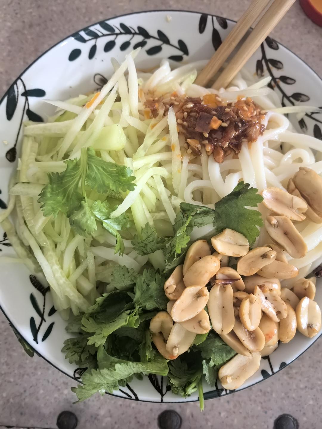 简单凉拌面只要五分钟，美食的快乐你值得～