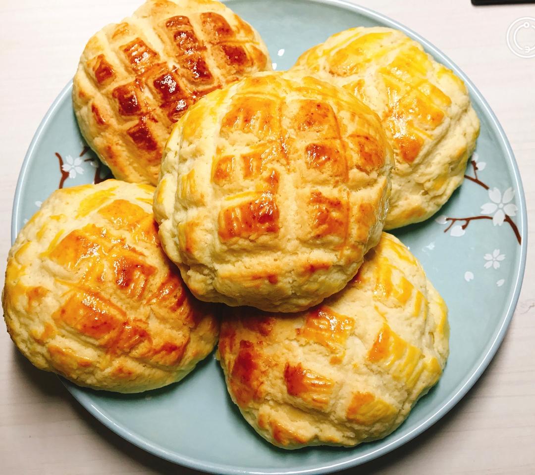 小狮子的私房菜做的椰蓉酥皮菠萝包