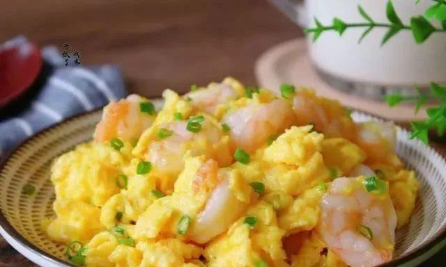 滑蛋炒虾仁的做法