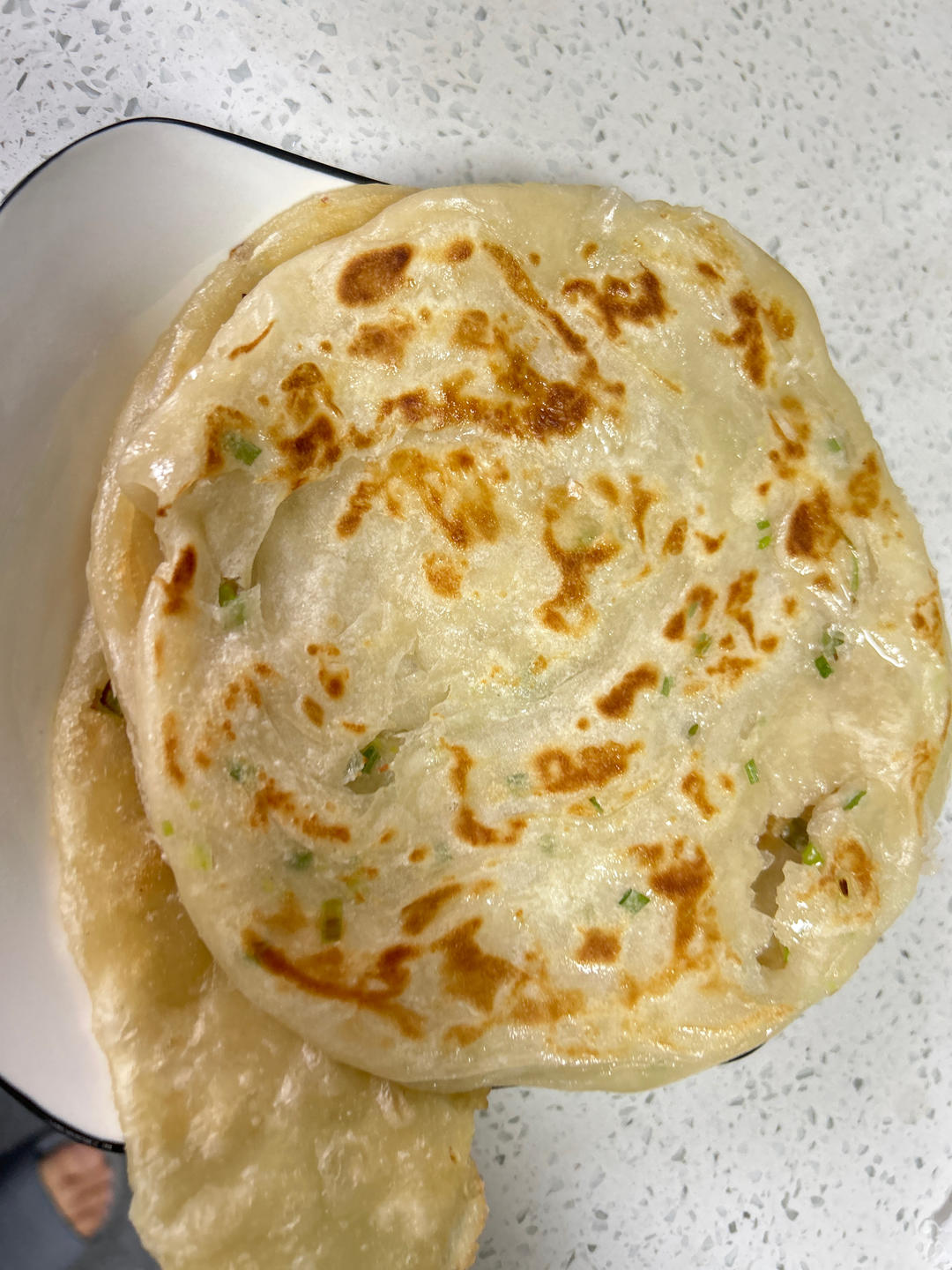 家常葱油饼 柔软多层 凉了也不硬 附细节视频详解