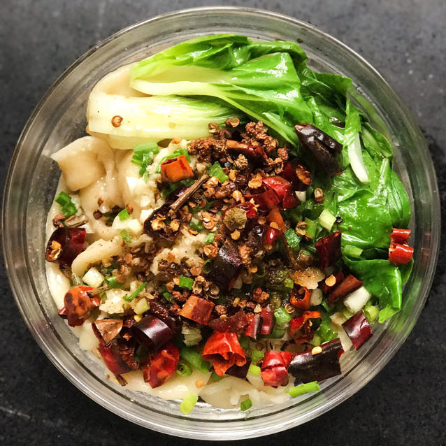 主食 油泼扯面【曼食慢语】 linlinlinlin林先森做的油泼扯面【曼食慢