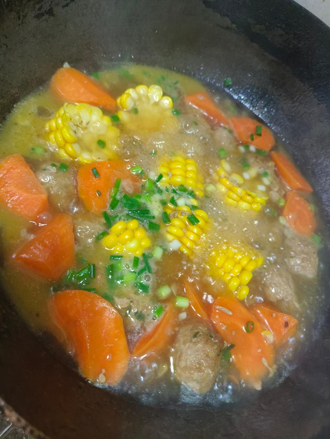 白菜玉米胡萝卜肉丸汤——荤素好搭配