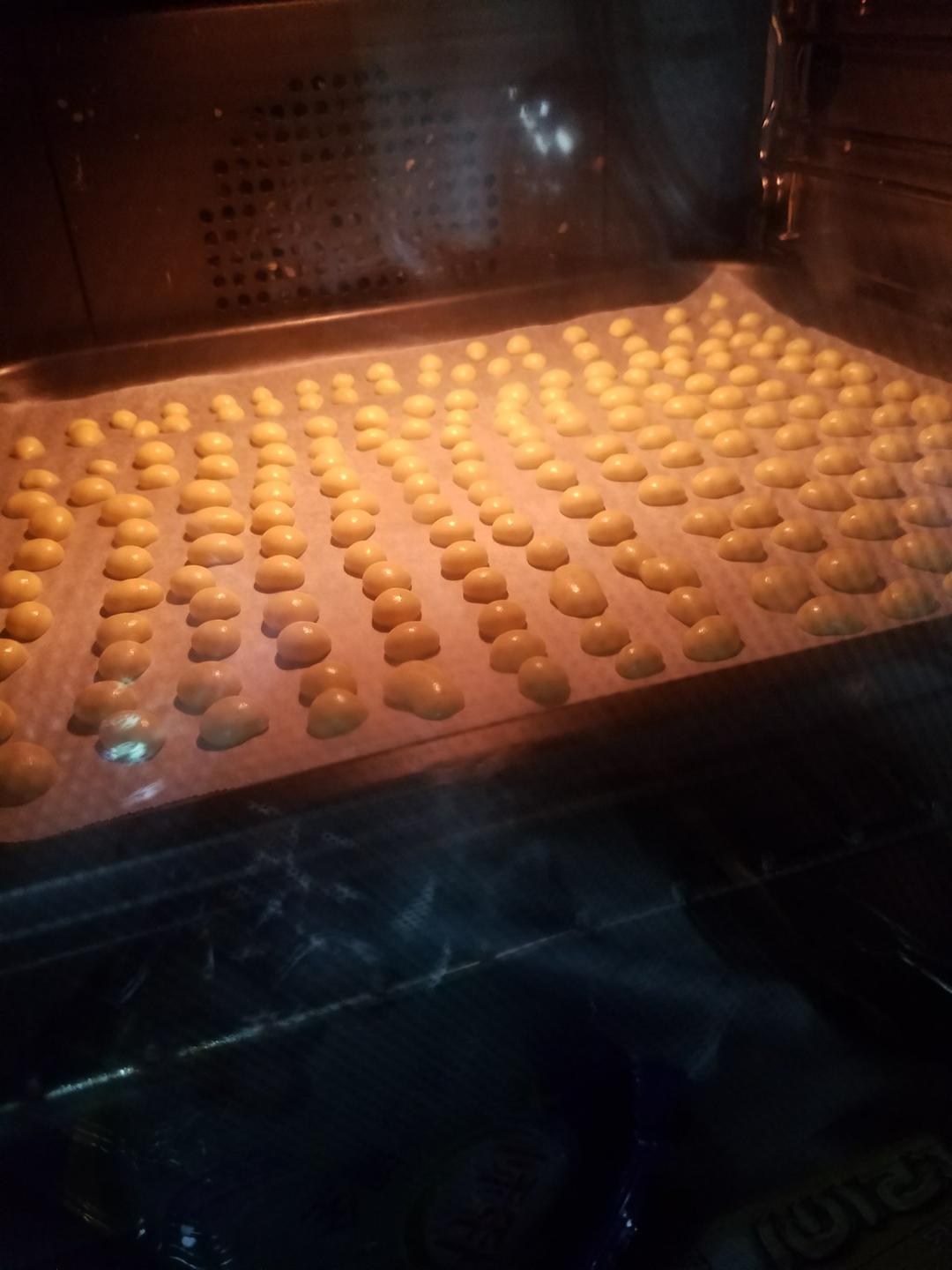 入口即化的无添加蛋黄溶豆