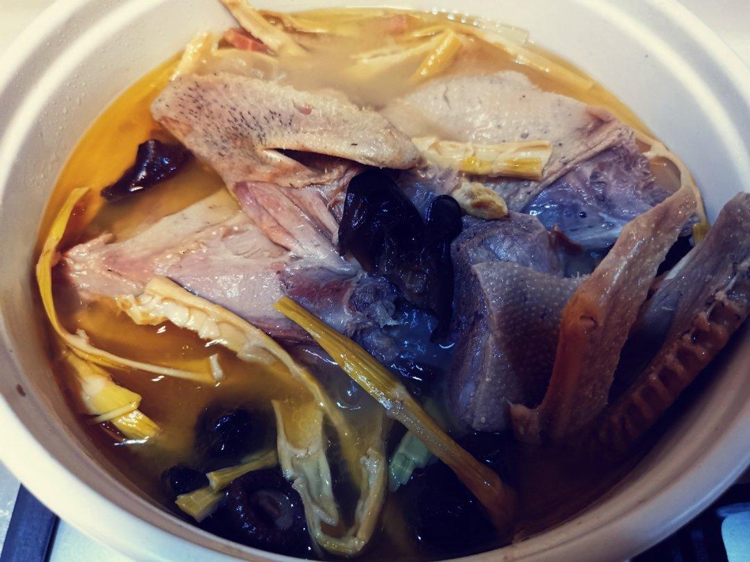 笋干老鸭煲