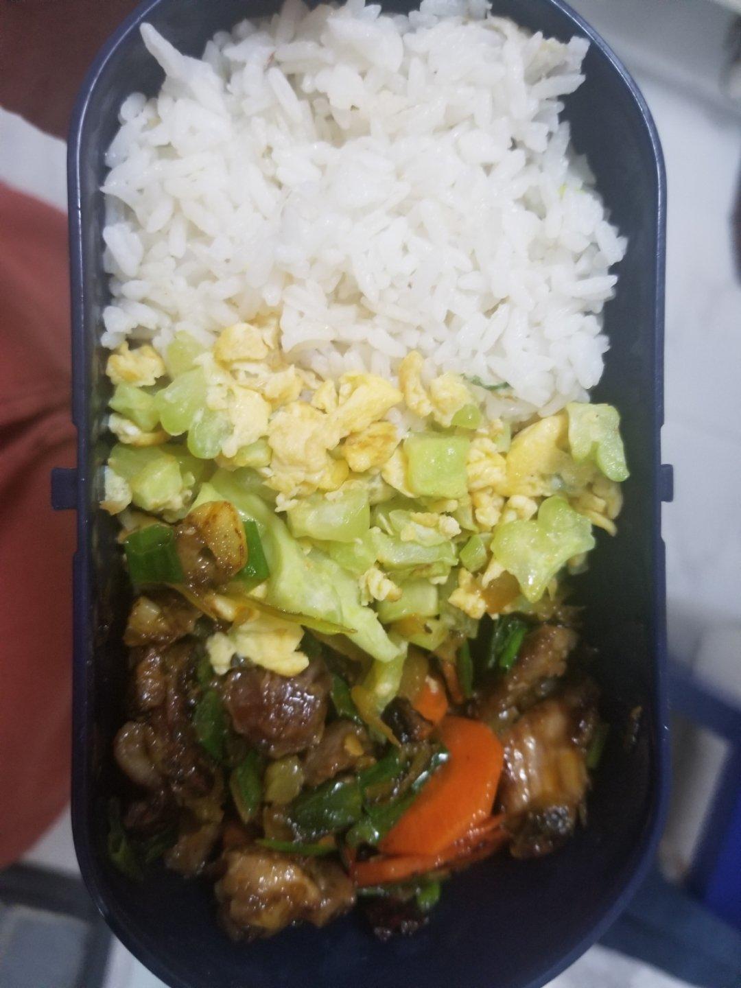 酸菜（腌菜）炒肉