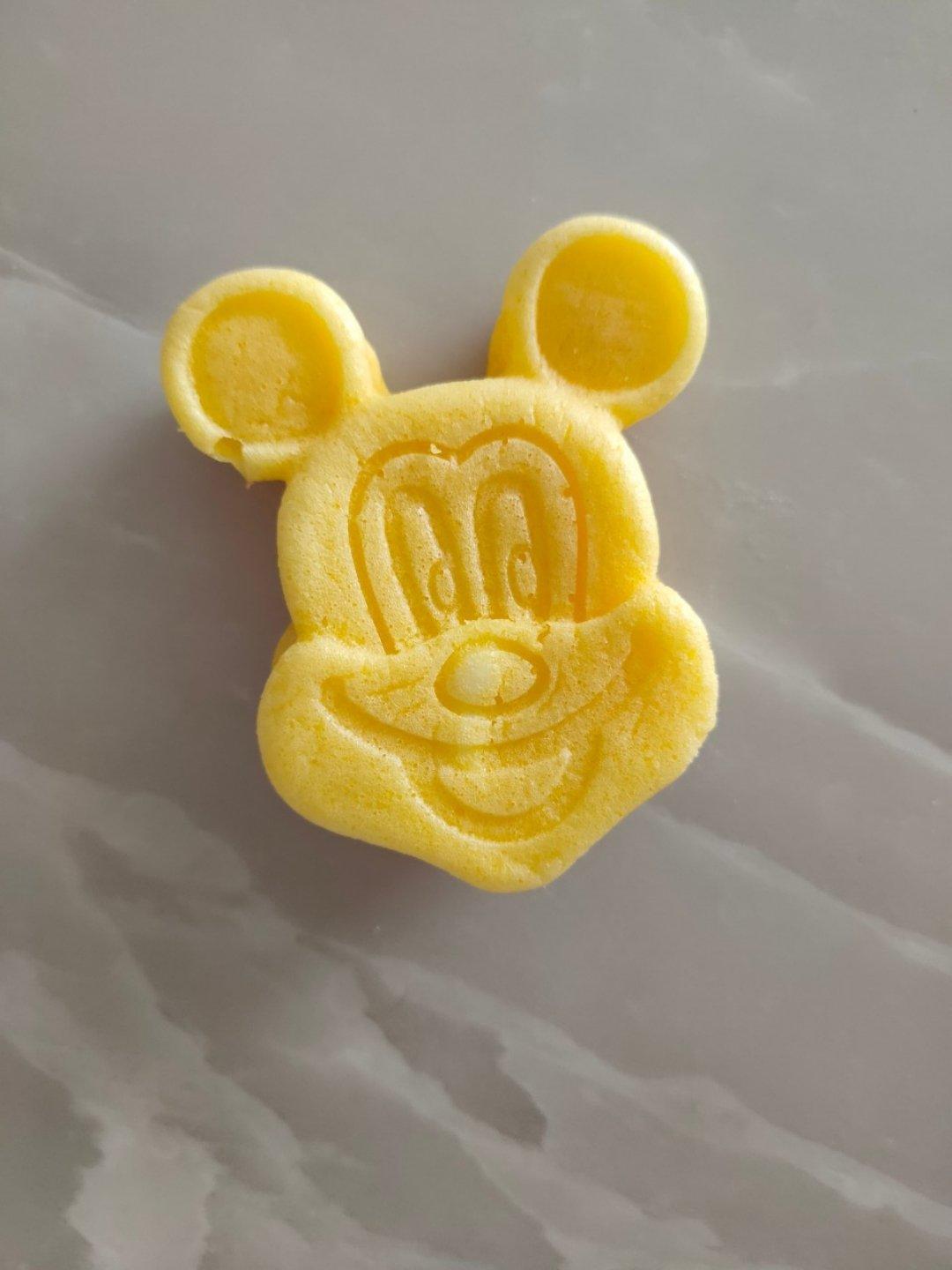 【蒸蛋糕】无称！无烤箱！无打蛋器！徒手做一只鸡蛋糕！矿泉水瓶打蛋器