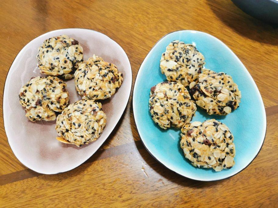素食:有机燕麦芝麻大饼干