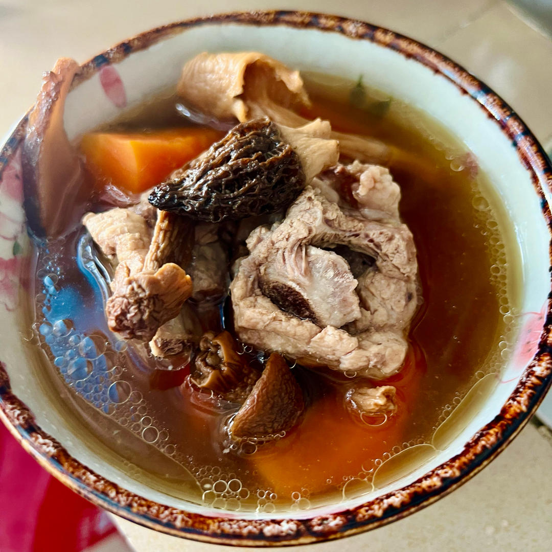 羊肚菌排骨汤