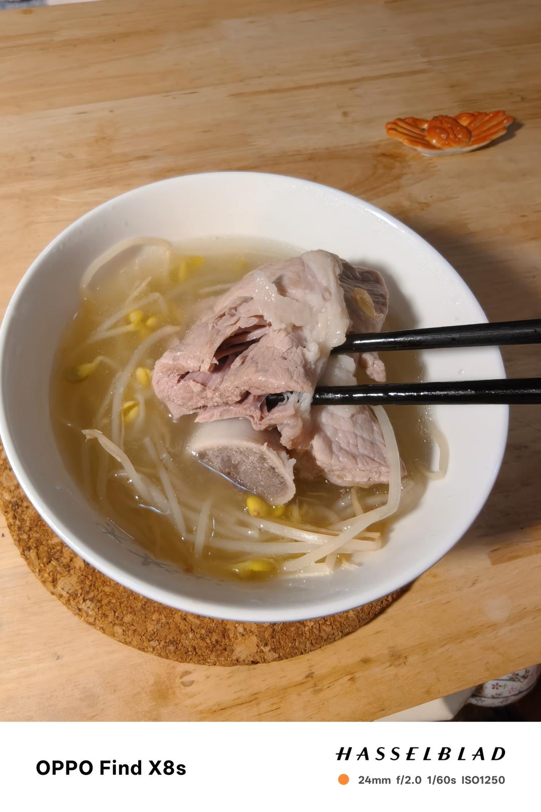 老重庆的记忆-筒子骨豆芽汤