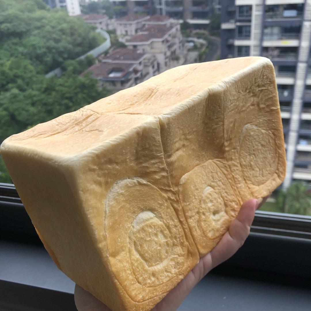 鲜奶牧场吐司制作揭秘，绵密的吐司谁不爱啊