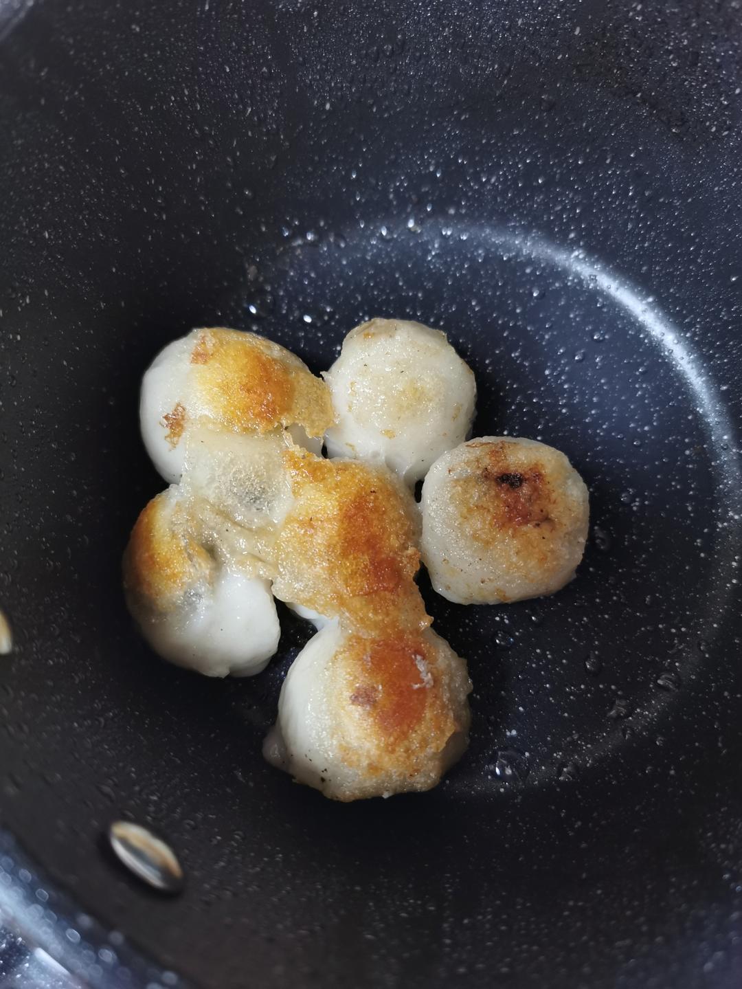 皮焦馅香的煎汤圆