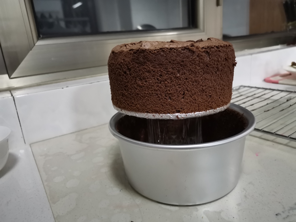戚风蛋糕6寸（巧克力）的做法 步骤19