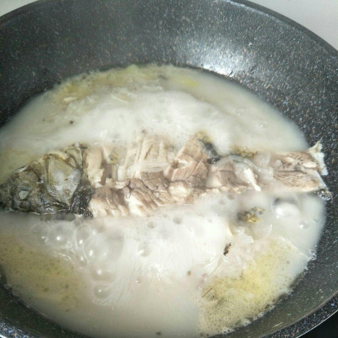 萝卜丝鲫鱼汤