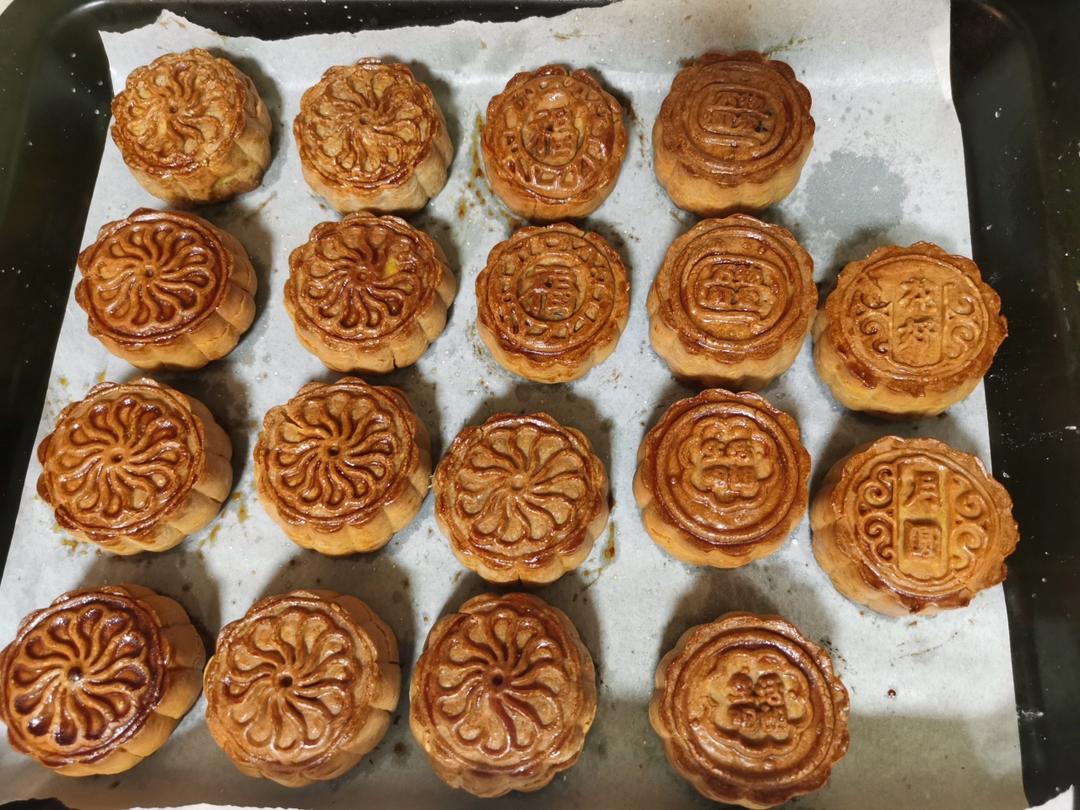 广式月饼—蛋黄莲蓉月饼