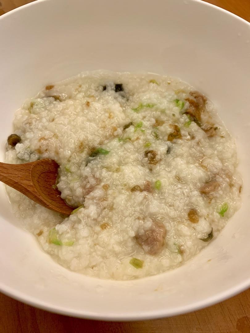 妈妈👩教我做的皮蛋瘦肉粥🥣简单快捷美味😋
