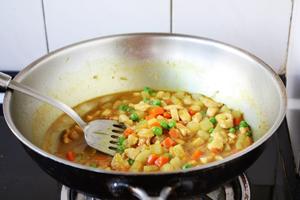 咖喱土豆鸡丁饭的做法 步骤15