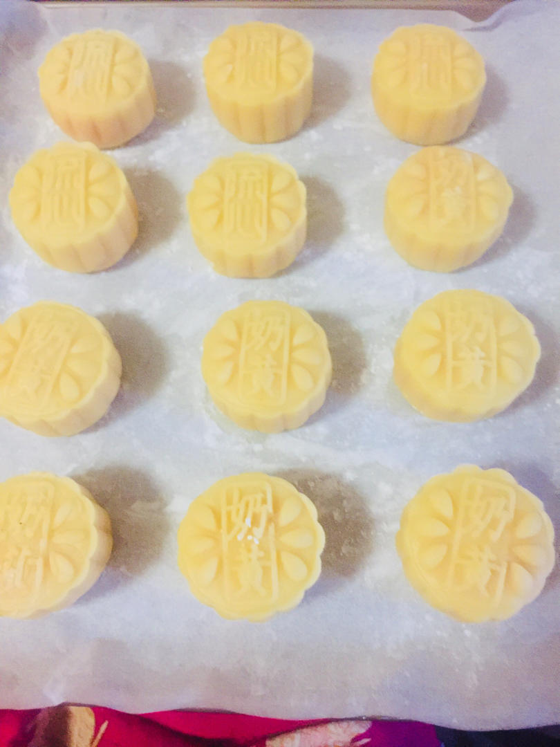 金沙奶黄流心月饼