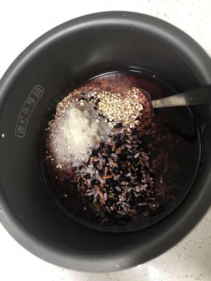 低卡碳水～糙米藜麦饭团～做一次吃一周的做法 步骤5