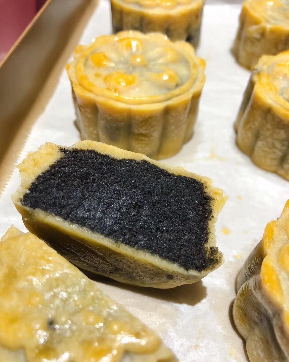 风且在听做的黑芝麻月饼