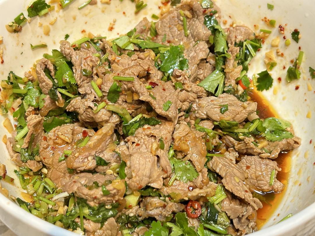 鲜嫩爽口的香菜拌牛肉🔥