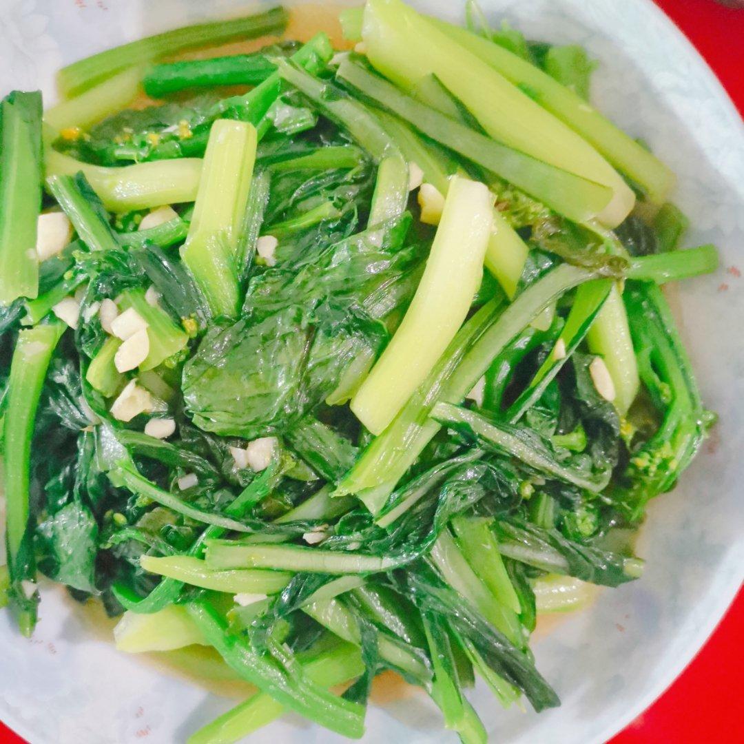 〈清炒小油菜〉，偶尔吃点素。欣小厨 😉