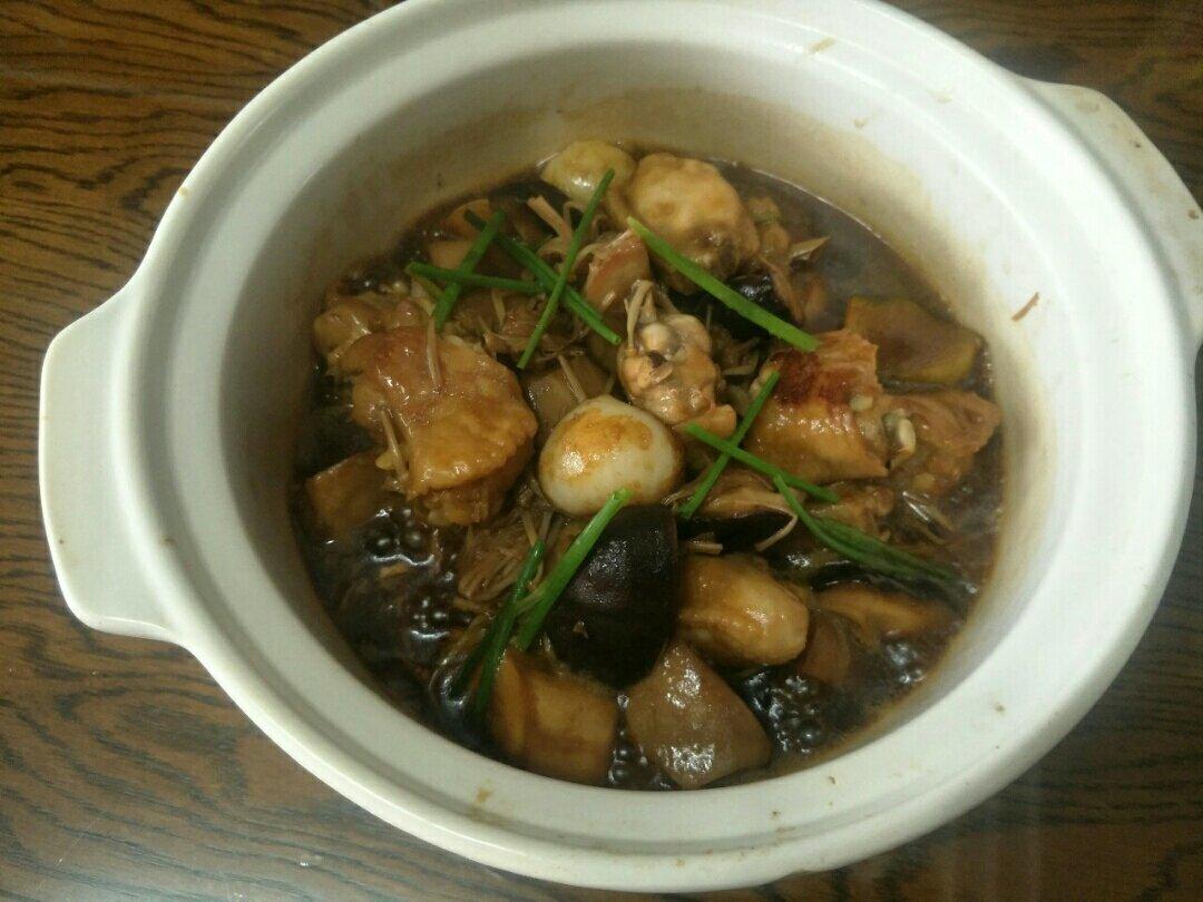 菌菇滑鸡煲仔饭+米布丁