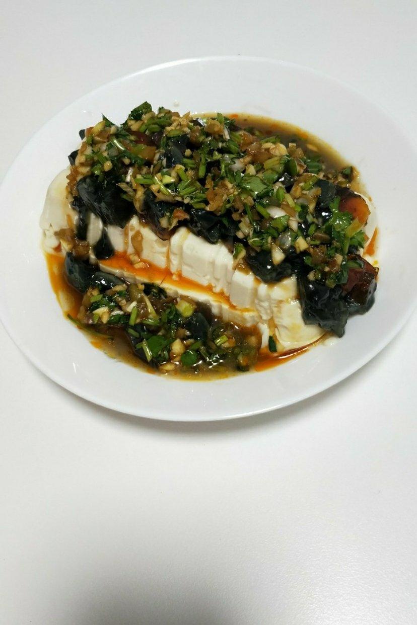皮蛋拌豆腐