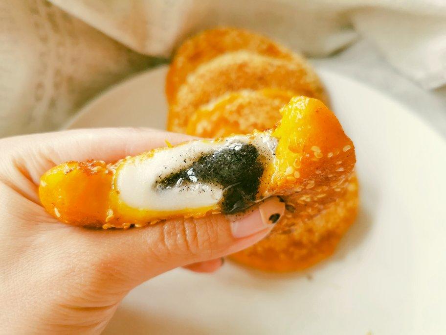 一口爆浆的南瓜饼