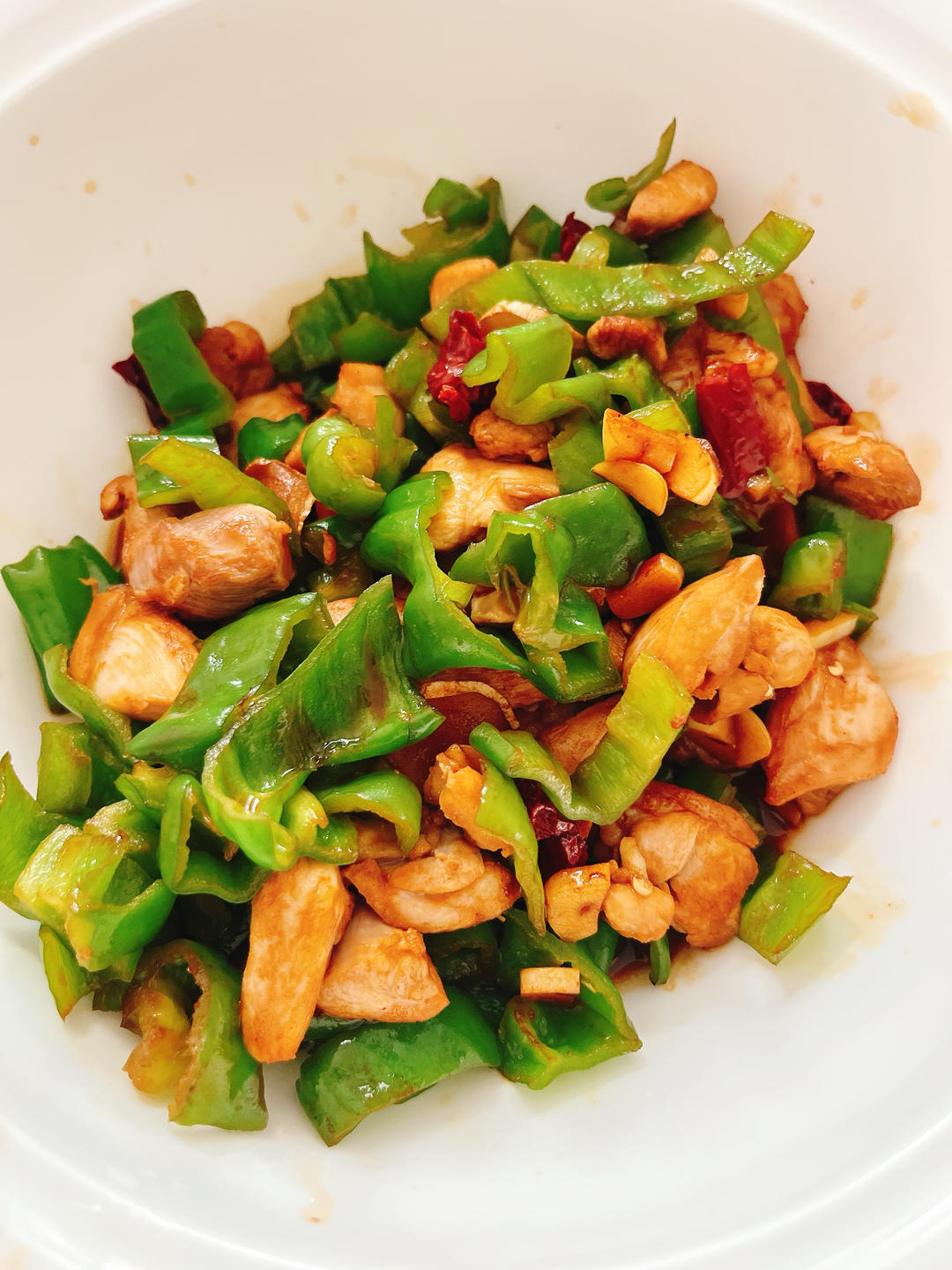 厨师长教你：“青椒炒鸡丁”的家常做法，开胃又下饭，味道很赞