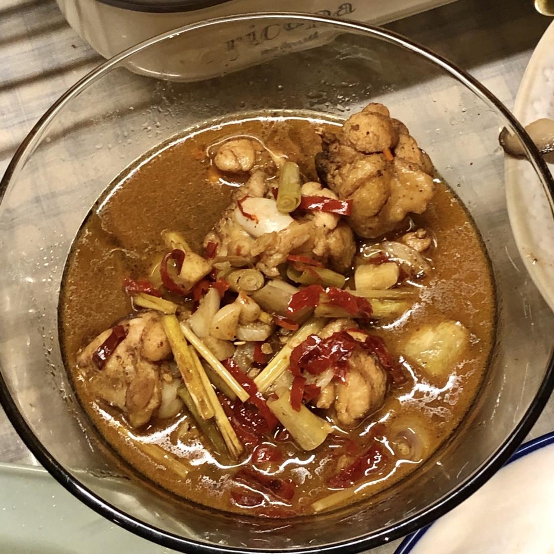 香茅洋葱砂锅鸡