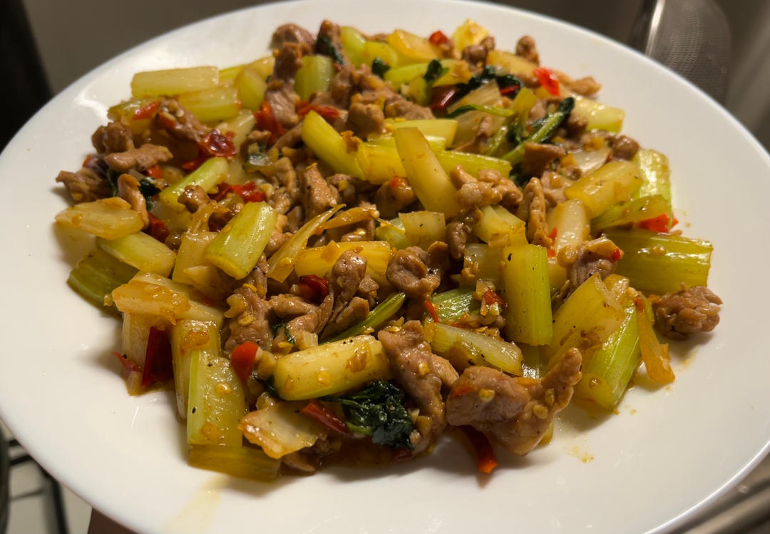 香芹炒肉家常下饭菜！