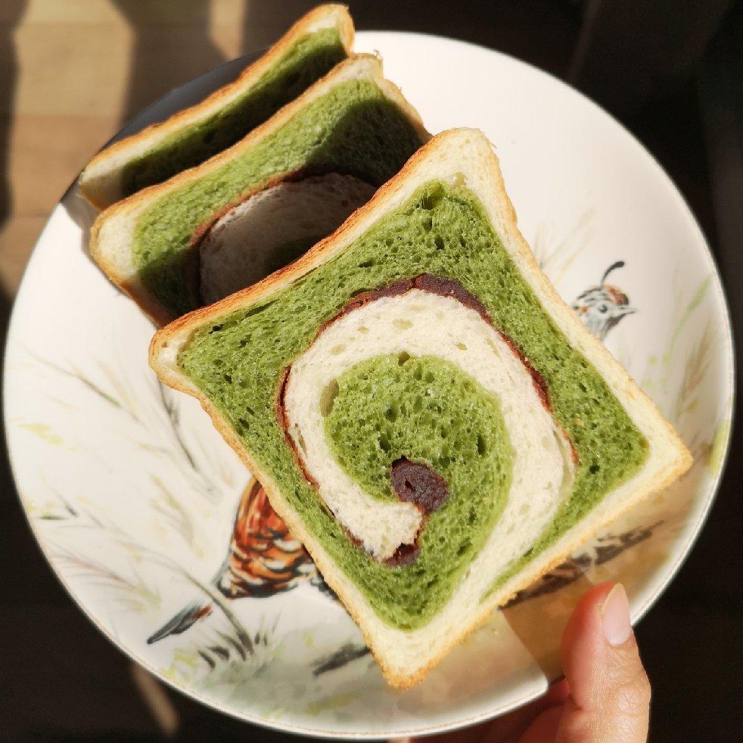清香柔软的抹茶红豆吐司